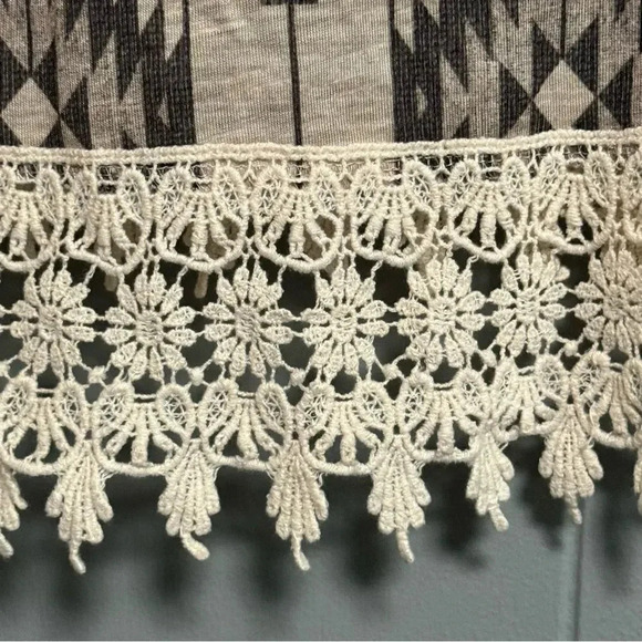 REWIND Bohemian Brown Tan Diamond Print Top with Cream Crocheted Lace Size Large - Picture 3 of 5